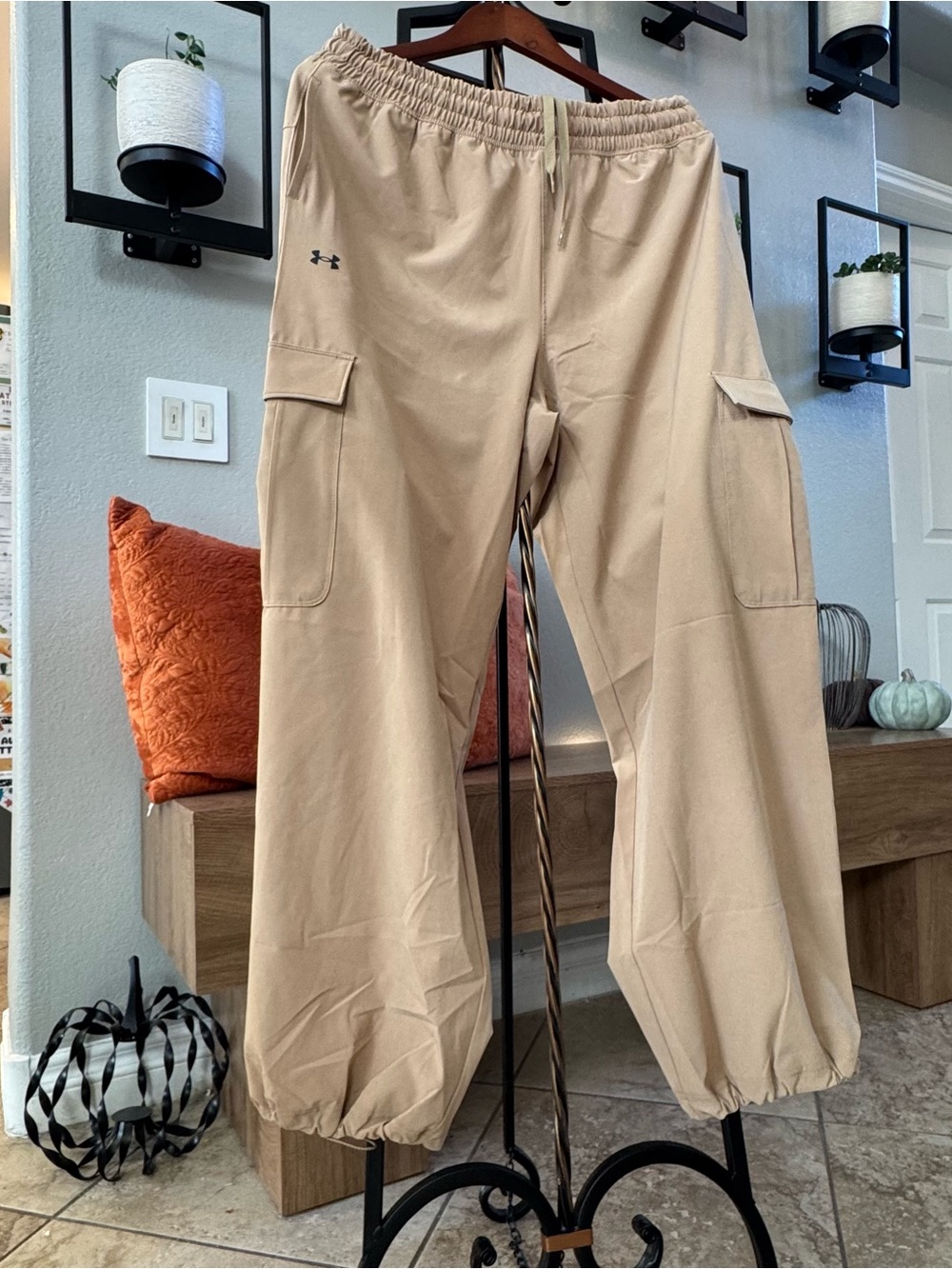 Under Armour Tan Cargo Jogger Pants — Women’s Elastic Waist-Never Worn